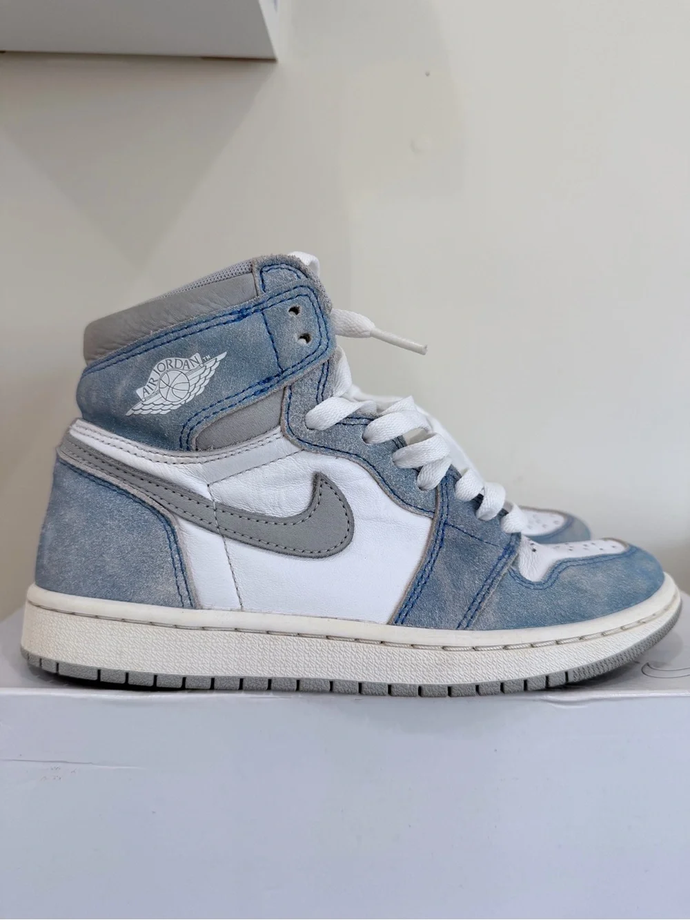 Nike Air Jordan 1 Retro High OG 'Hyper Royal' - Size US 5.5 / EUR 38